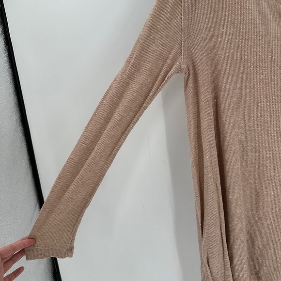 We The Free Beige Long Sleeve Scoop Neck The Incredible Tee Top Medium FLAWED - Picture 5 of 14